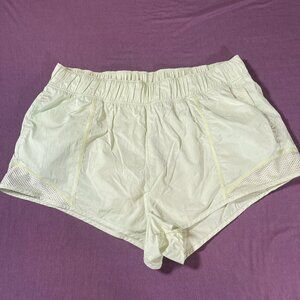 Offline by Aerie 2" running shorts in pale Yellow - Size Medium